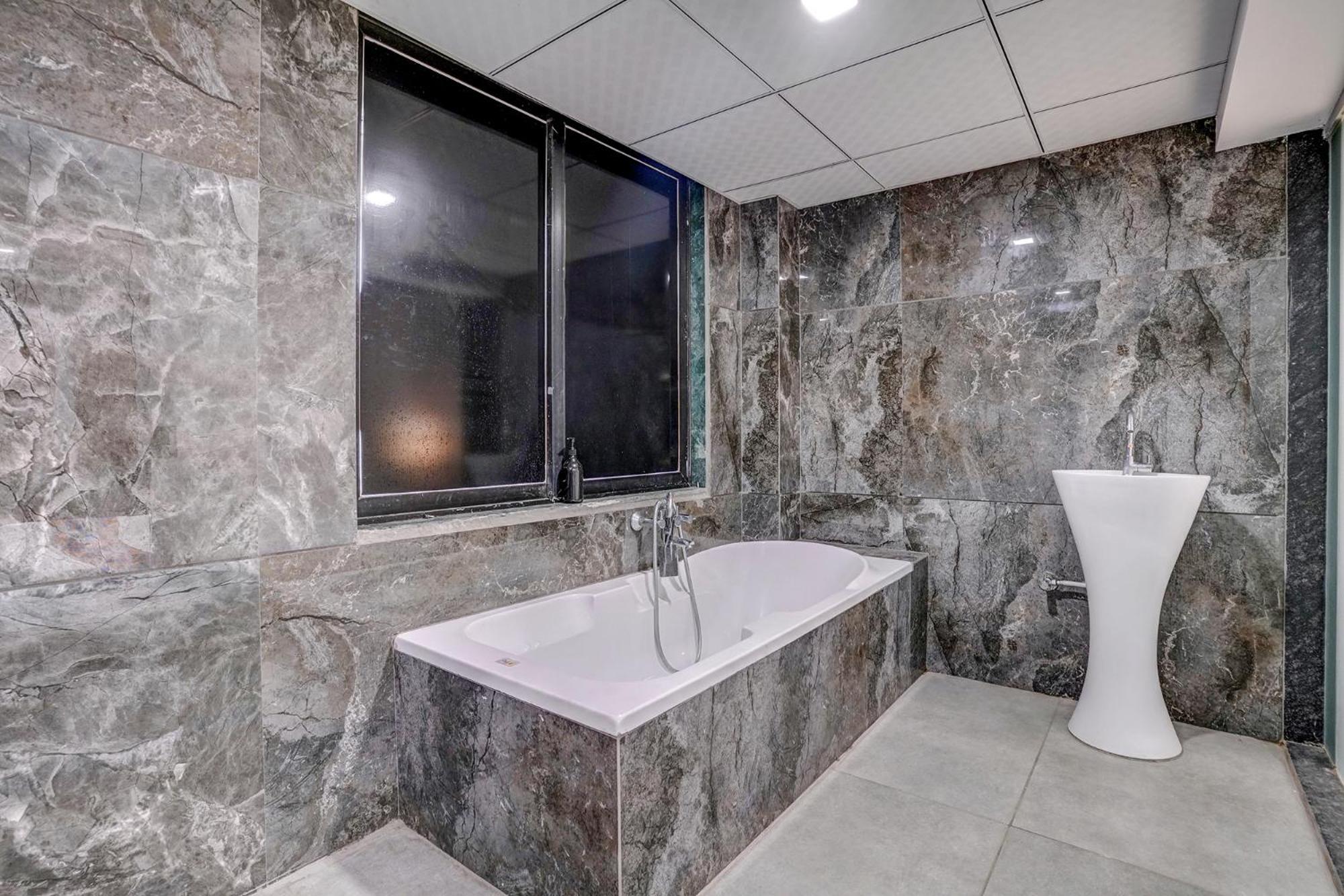 Fabhotel The Valentine - Udhna Road Surat Zewnętrze zdjęcie